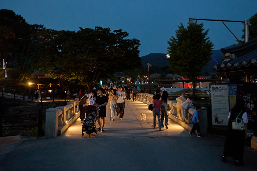 1. 2025 아산 외암마을 야행, 3일간 10만 명 찾아 성황리 마무리 (2).jpg