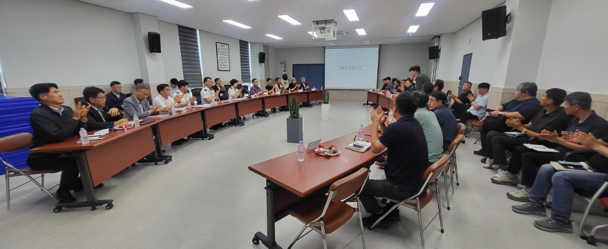 고속도로 공사장 사고 예방을 위한 유관기관 간담회를 진행하고 있다.1.jpg