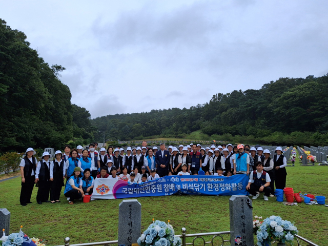 보령시 재향군인회-대천애육원, 국립대전현충원 참배 및 비석닦기 (3).jpg