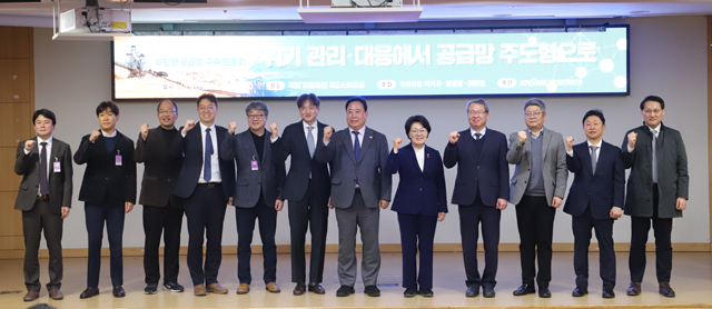 [사진1]_어기구_의원__‘핵심광물_주도형_공급망_구축_토론회’_개최.JPG