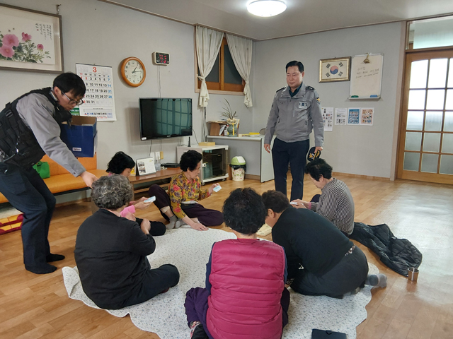 260311 서산경찰서 성연파출소, 노인교통사고 예방 홍보활동 강화!.jpg