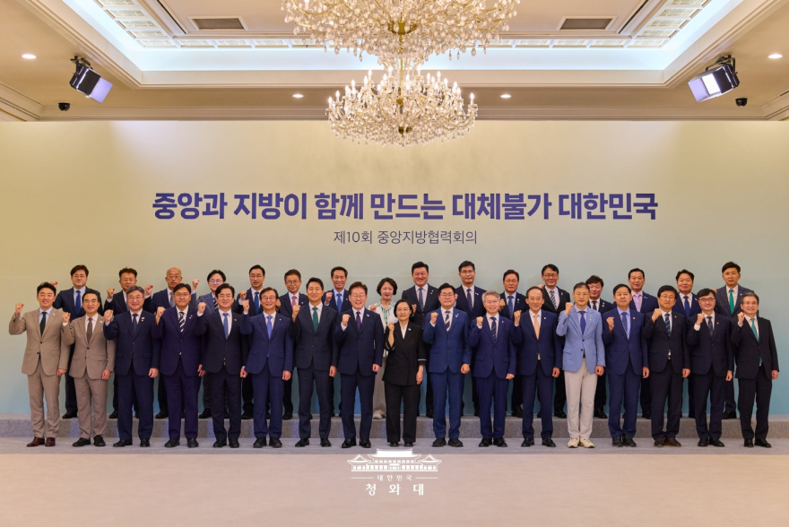 1. 오세현 아산시장, 이재명 대통령 만나 “기초정부에 과감한 권한이양” 건의(2) .jpg