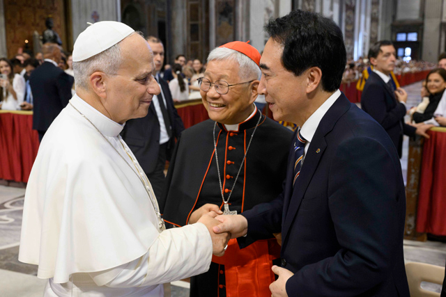 박수현_충남도지사_레오_14세_교황_알현_@Vatican_Media.jpeg