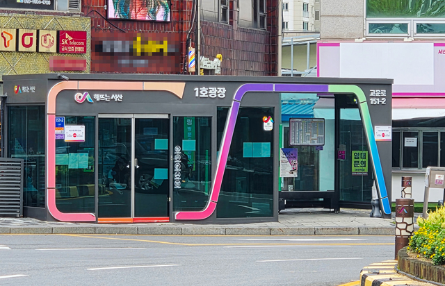 3. 스마트 버스정류장 모습(1호 광장 버스정류장).jpg