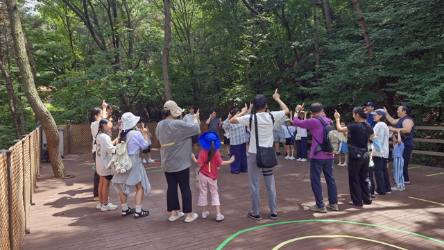 산림휴양과(태학산 가족 산림치유 프로그램 운영 모습) (1).jpg