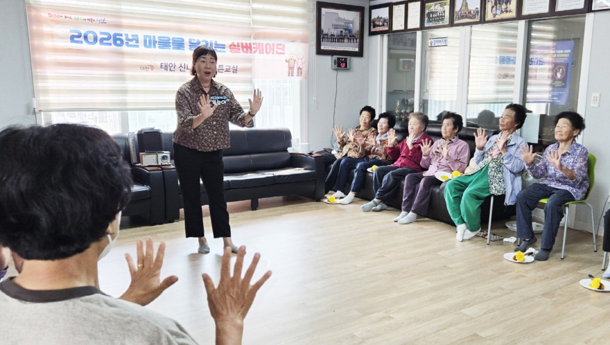 4. 마을을 달리는 실버케어단 운영 모습.jpg