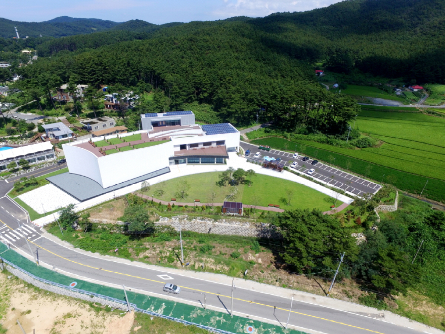 3. 태안유류피해극복기념관 전경.JPG