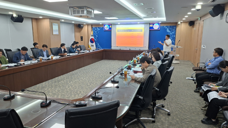 1.제23회_예산사과축제_안전정책실무조정위원회_회의_모습_(1).jpg