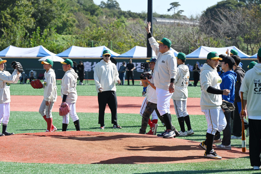 3-2. KBO 스타 9명, 홍성 결성면서 야구 꿈나무 키운다.jpg
