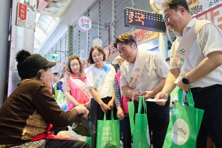 아산시, “추석 장바구니에 지역경제를 담다”…전통시장 장보기 행사