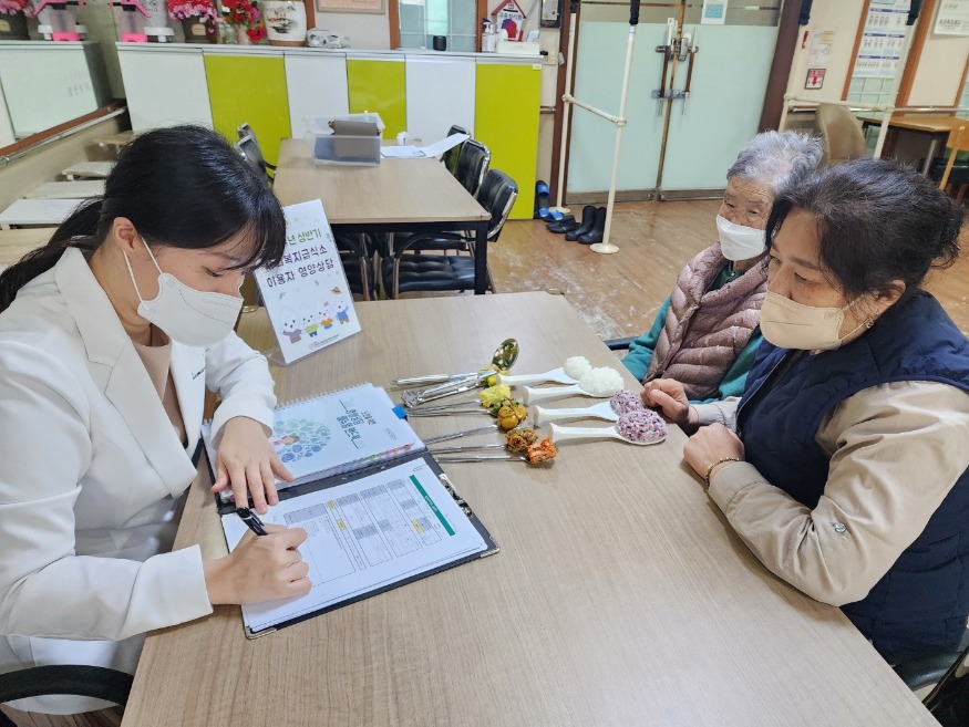 (사진6) 어르신 급식 교육 사진.jpg