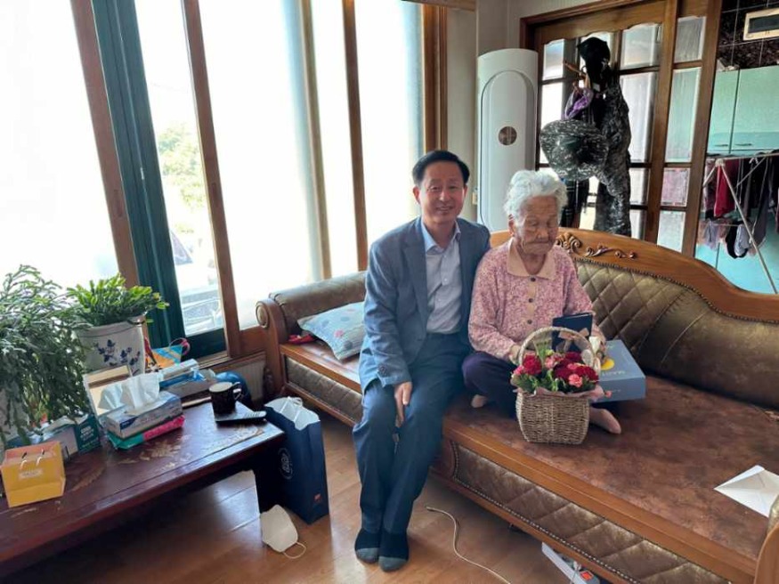 9일 (홍성군보건소, 치매안심센터 등록 100세 어르신 상수 축하 방문) 1.JPG