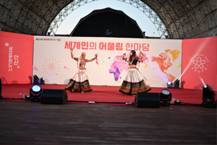 2.세계가 인정한 상호문화 도시, 어울림 축제로 하나 된 안산시(5)(네팔 전통 공연).JPG