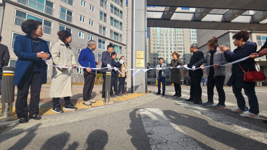 1. 지난해 12월 8일 공동주택 우수단지로 선정된 효성해링턴플레이스 아파트에서 진행된 동판 부착 행사.jpeg