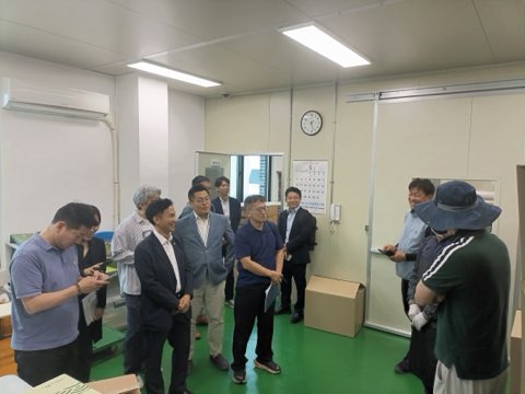 6. 송명달 해양수산부 차관이 중리 어촌체험마을을 방문했다.1.jpg