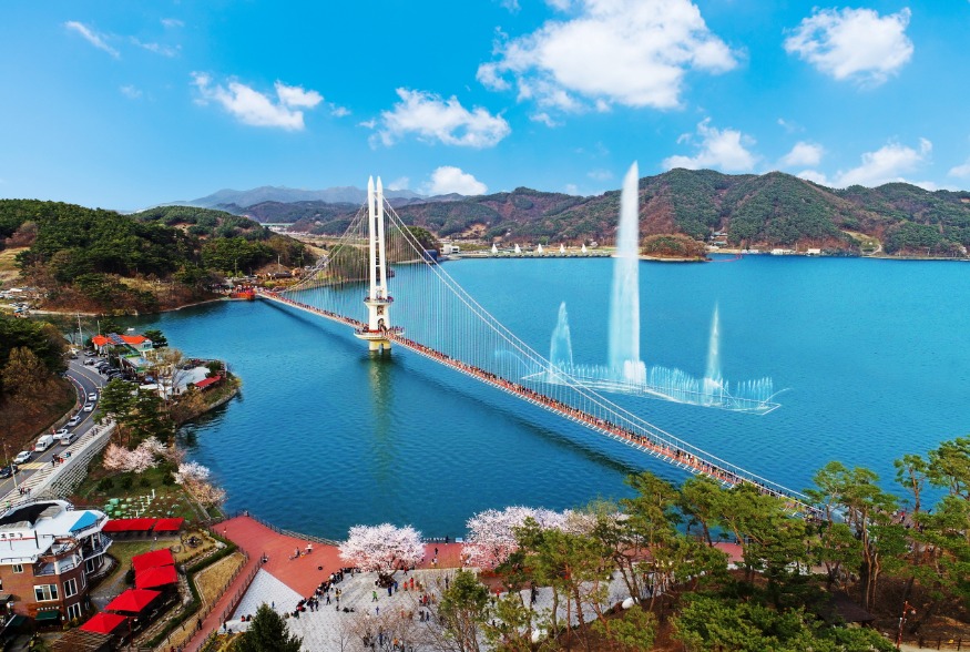 1.예당호 출렁다리와 음악분수.jpg