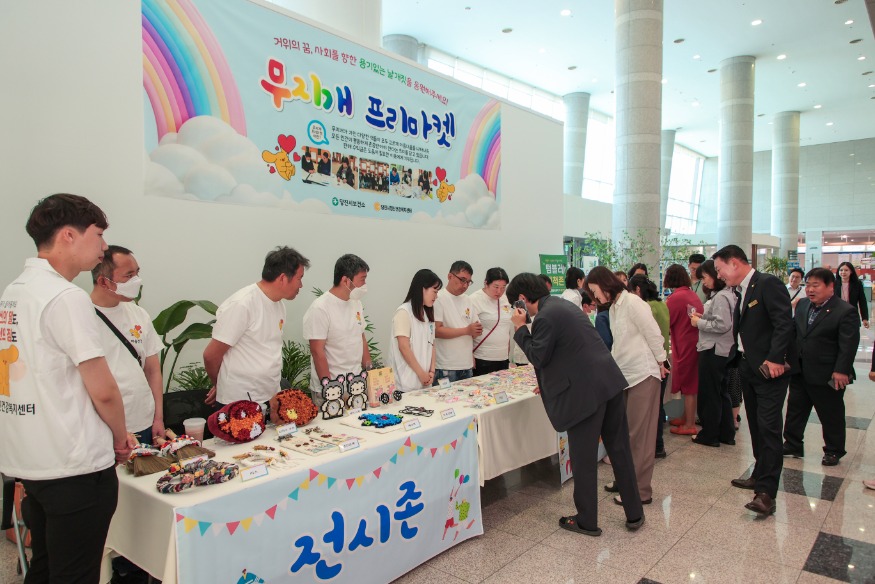 (사진7) 프리마켓 현장(2).jpg