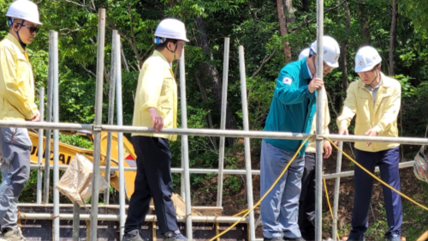 4. 28일 추진된 서산시 음암면 도당리 산사태 일원 사방사업지 현장점검2.jpg