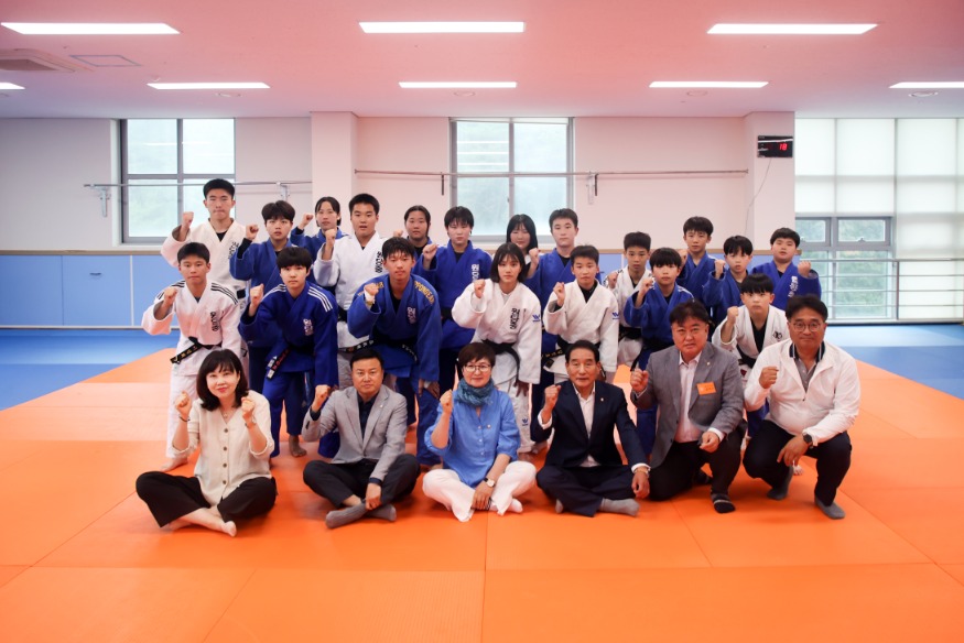 240530 당진시의회 제76회 충남도민체육대회 선수단 위문 방문79.jpg