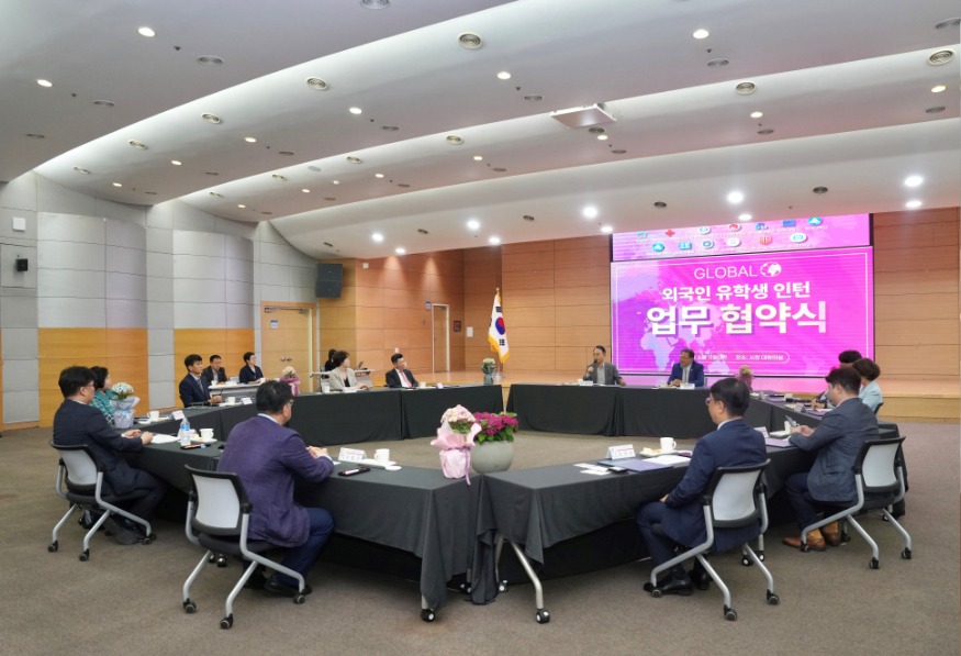 청년담당관(11개대학과 외국인 유학생 인턴채용 협약) (2).jpg