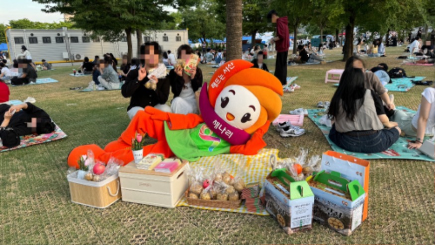 2. 21일부터 22일 여의도 한강공원에서 진행된 여름 관광지 홍보1.jpg