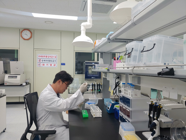 4. 서산시 농업기술센터에서 운영되는 농산물안전분석실.jpg