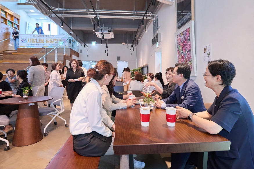 3. 아산시 여성단체협의회, ‘사랑나눔 일일찻집’ 운영 (1).jpg