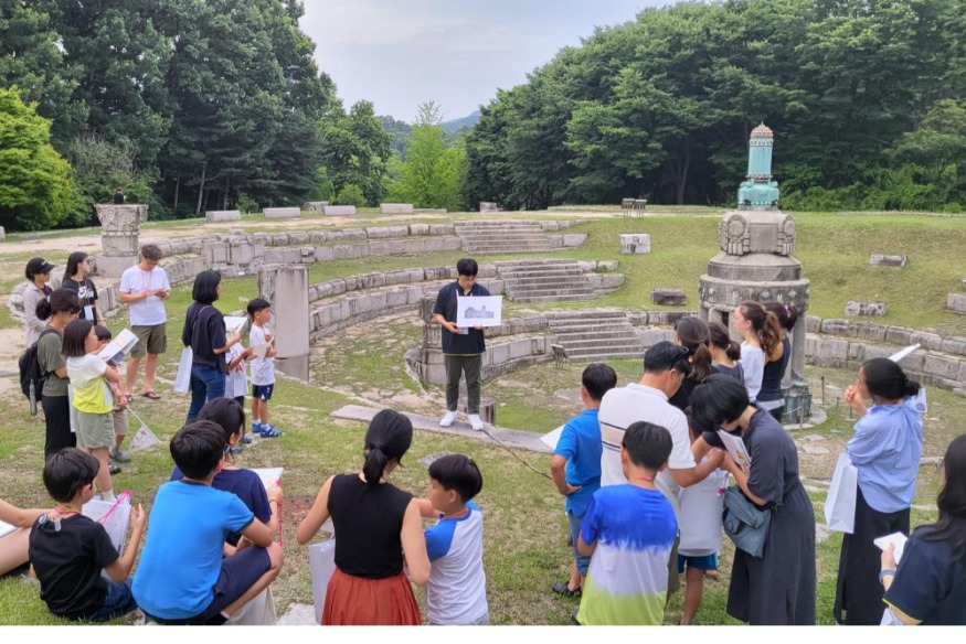사진자료2_2023년 재외동포 가족 교육(독립기념관 야외전시물 탐방).jpg