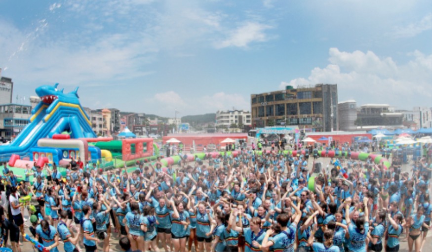 보령머드축제_ 세계잼버리대회 벨기에 참가자 머드축제 방문.jpg