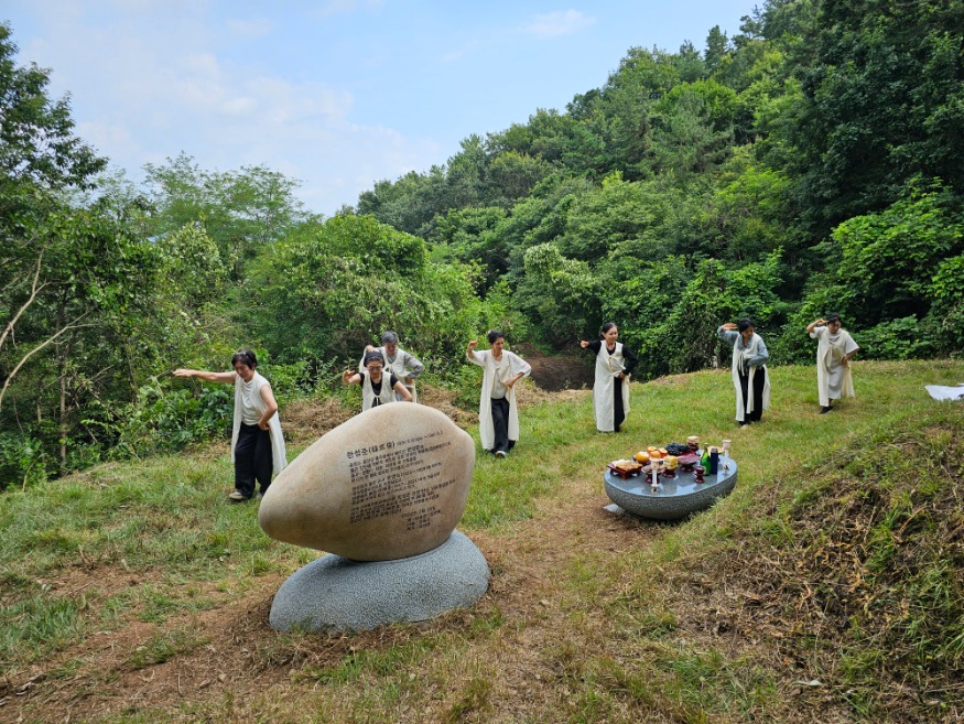 18일 (한국 전통춤의 거장, 한성준 선생 150주년 기념 비석 제막) 2.jpg