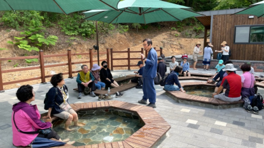 홍보담당관(여름휴가 천안어때-태학산 족욕).jpg