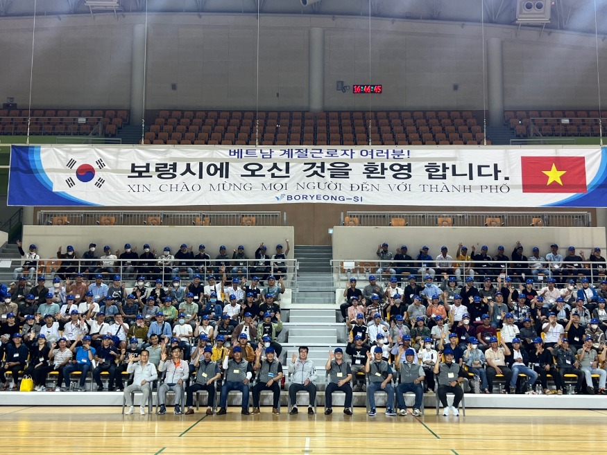 어촌 인력난 해소 위한 외국인 계절근로자 도입 관련 사진 1.jpg