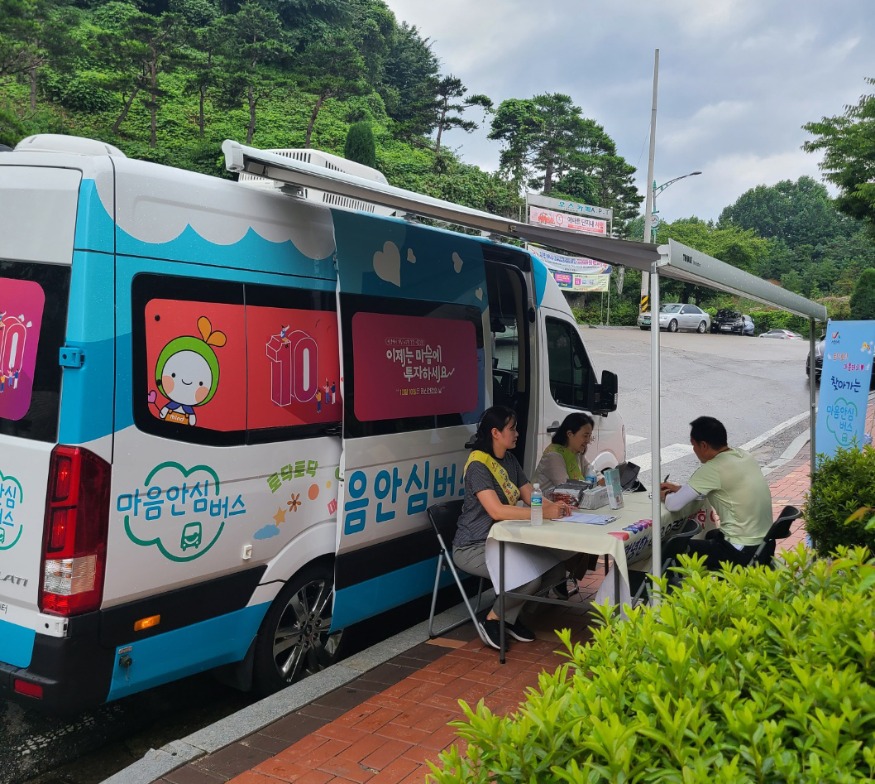 2. 늘푸른오스카빌 아파트 일원에서 7월 26일 진행된 찾아가는 마음안심버스 운영 모습.jpg