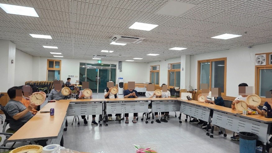 3-2 평택시 지역사회 중심 재활사업 공예 프로그램 진행.jpeg