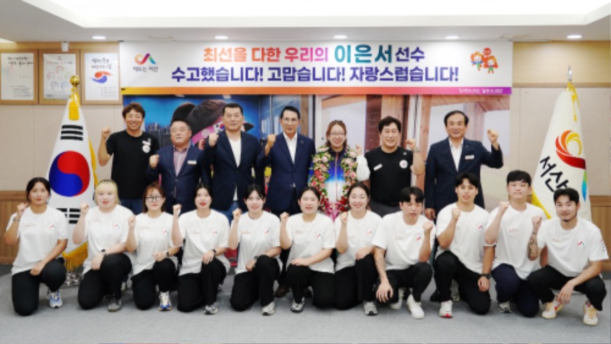 3. 이완섭 서산시장이 시청에서 이은서 선수의 귀국을 환영하고 격려와 응원의 메시지를 전했다.4.JPG