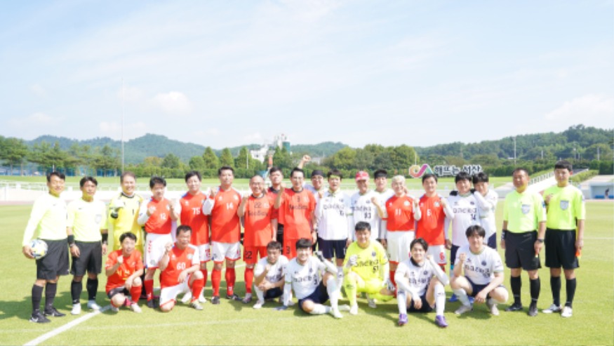 1. ①서산종합운동장 주경기장에서 진행된 연예인초청 자선 축구 경기2.jpg