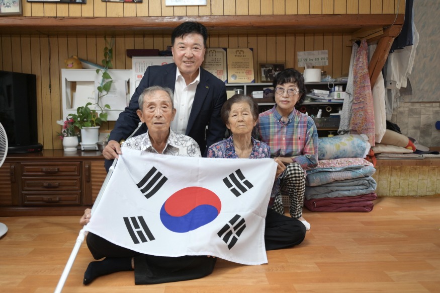 2.독립유공자 유족 위문 기념촬영2.jpg