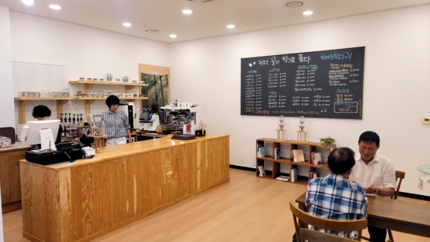 5.배다리 카페 운영 모습.jpg