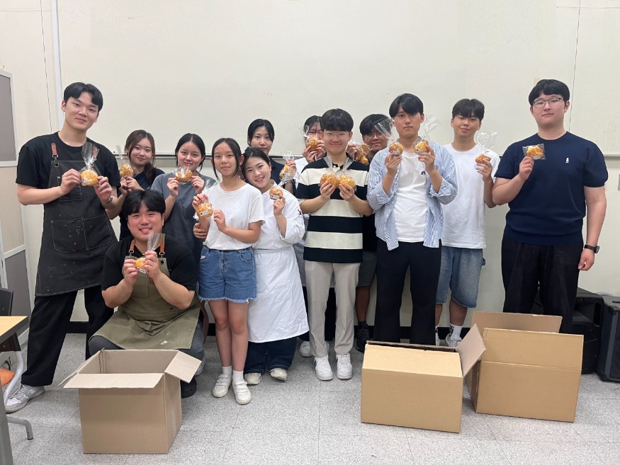 아동보육과(청년봉사단 시나브로 드림스타트에 과자 나눔).jpeg