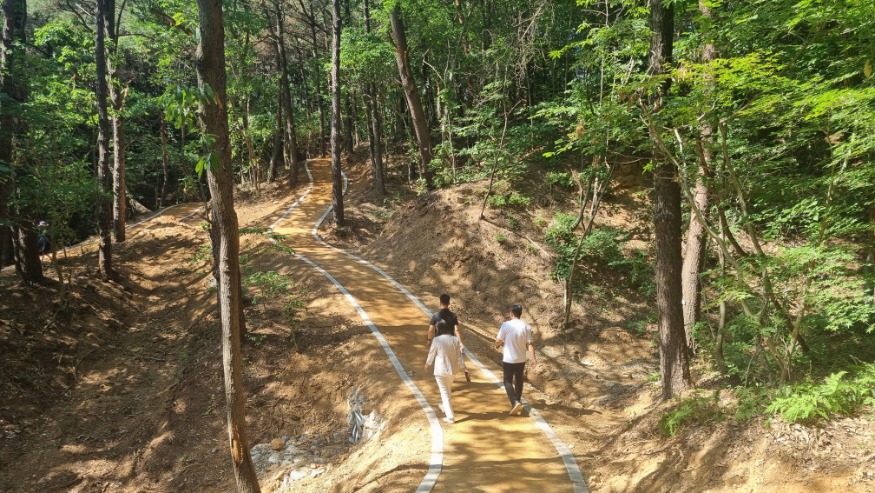 (사진1)맨발 산책로(2).jpg