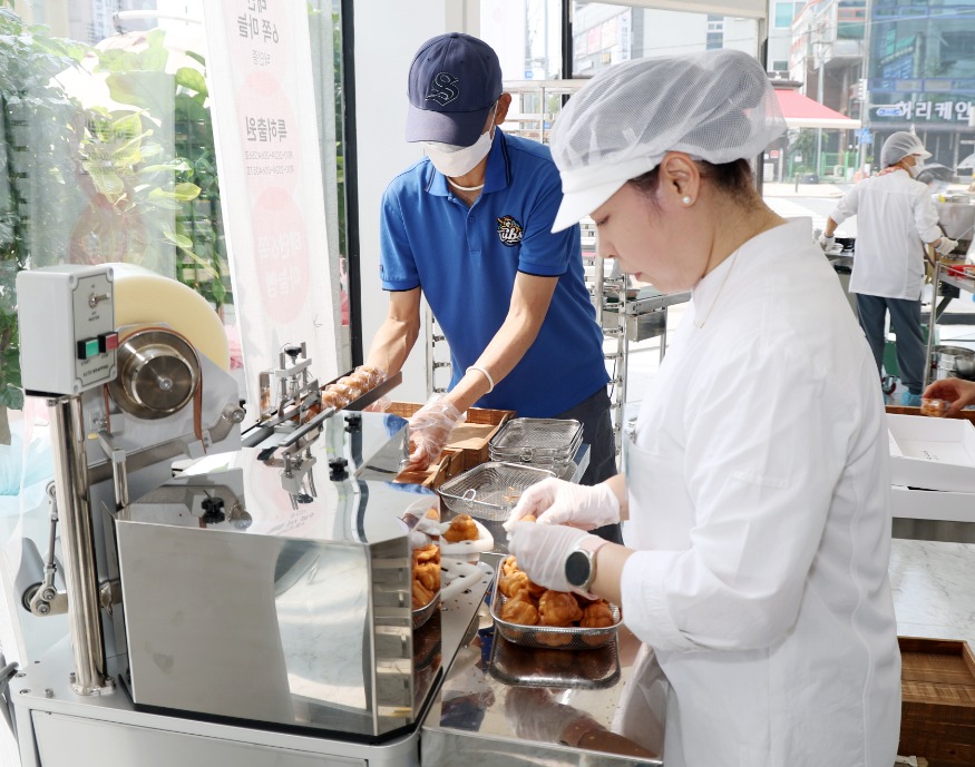 태안육쪽마늘빵 판매점 개소식 2.JPG