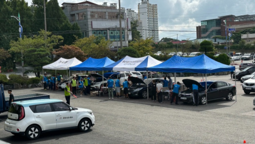 2. 지난해 9월 17일 서산시 문화회관 광장에서 진행된 추석 명절맞이 자동차 무상점검.JPG