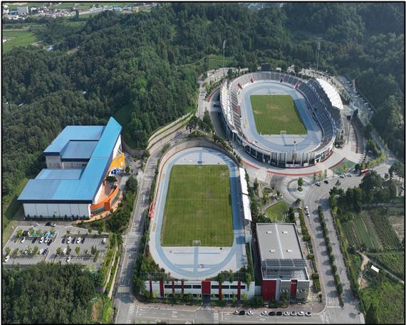 8. 아산시, 이순신종합운동장 천연 잔디 시민들에게 무료로 나눠준다..jpg