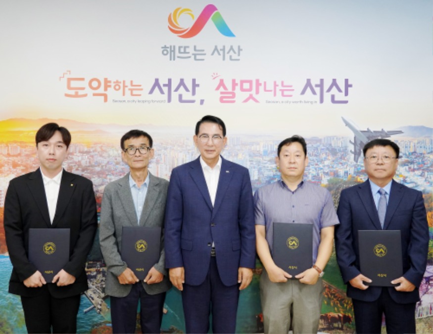 2. 시청 시장실에서 20일 열린 복합민원상담 사전예약제 민간전문가 위촉식.JPG