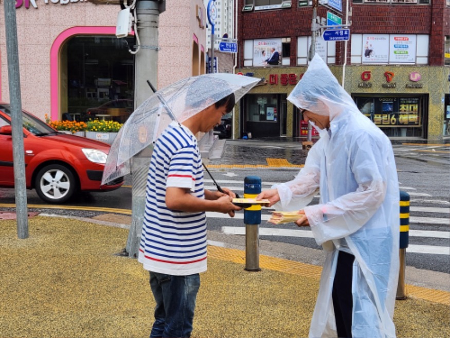 1. 20일 시청 현관과 1호 광장에서 진행된 출근길 청렴한 서산 캠페인3.jpg