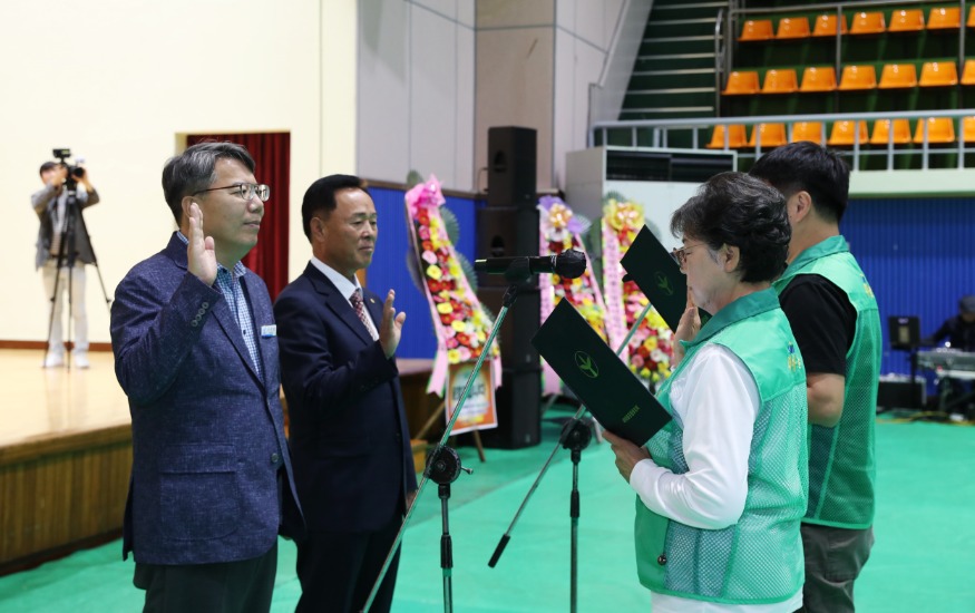 새마을 지도자 전진대회(왼쪽 구기선 부시장, 오른쪽 백길호 새마을운동보령시지회장).jpg