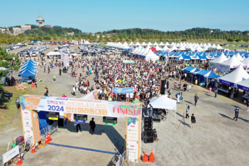 2.대부의 가을바람과 함께… 안산시, 2024 안산마라톤대회 성황리 개최(2).jpg