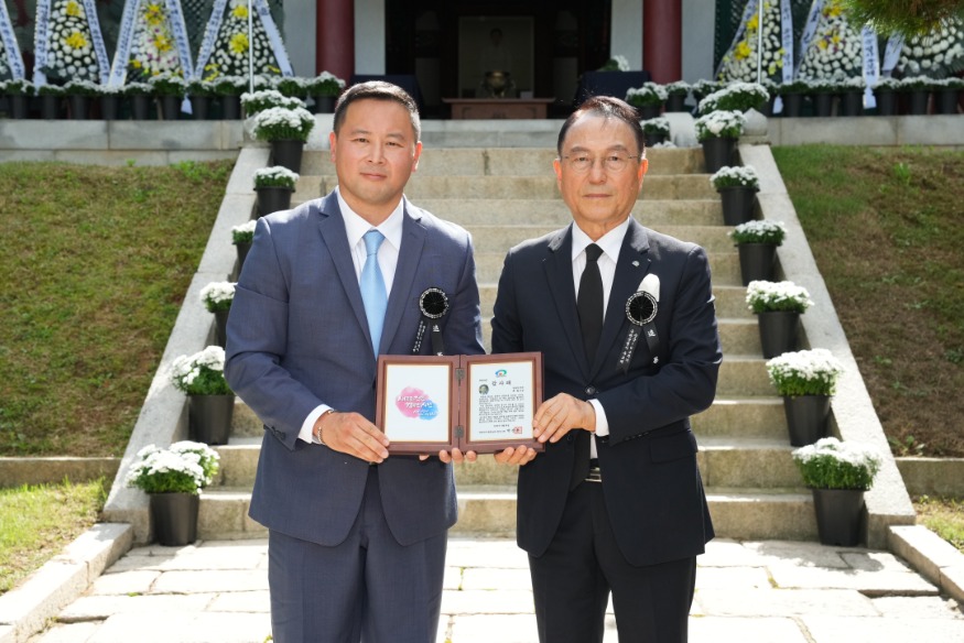 사적관리소(유관순열사 순국104주기 추모제- 론킴 하원의원 감사장 수여) (1).JPG