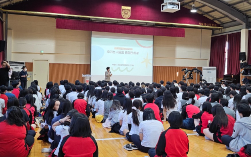 4. 24일 서일고등학교에서 진행된 ‘찾아가는 성교육’.jpg