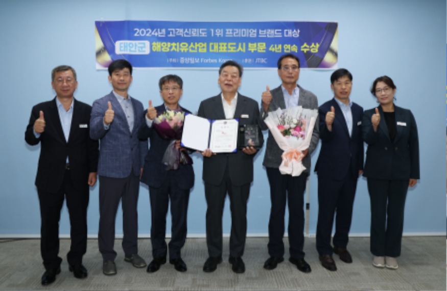 2. 프리미엄 브랜드 대상 수상 2.jpg